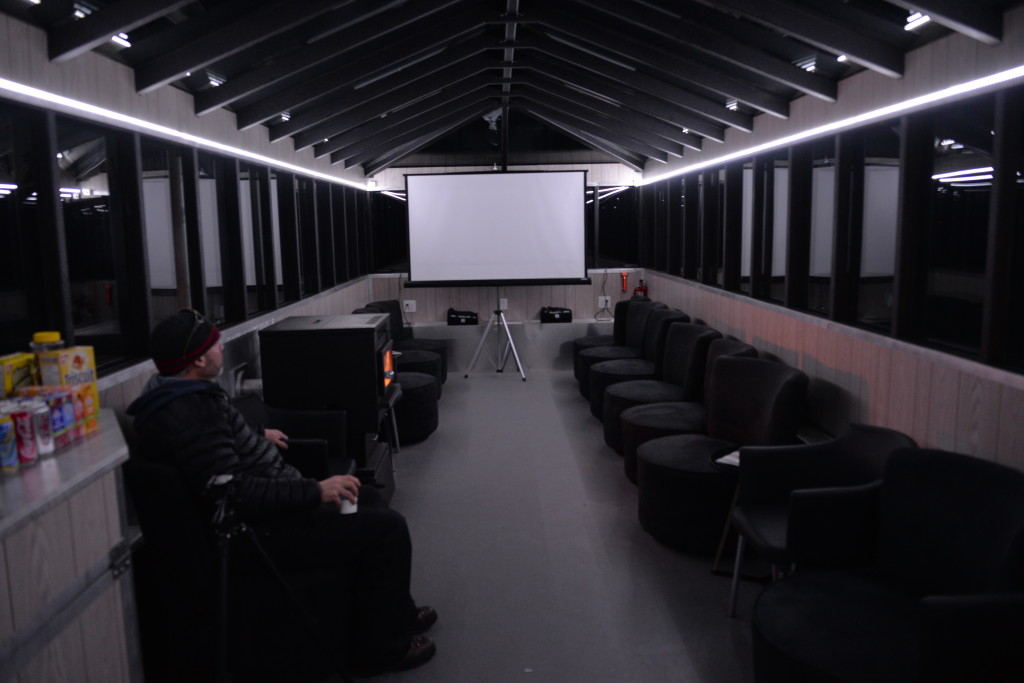 Aurora pod interior in Churchill. Alex deVries - Magnifico photo.