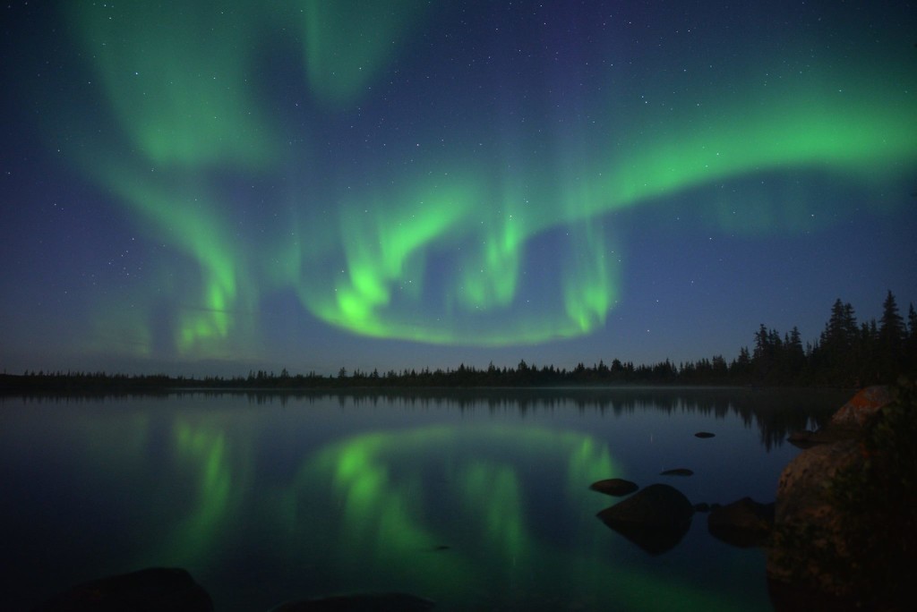Northern lights above a thermakarst in Churchill. Alex De Vries - Magnifico photo.