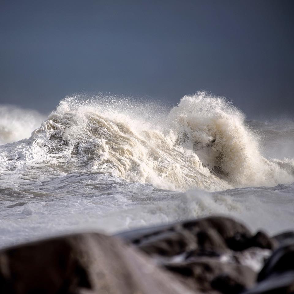 Hudson bay waves in Churchill